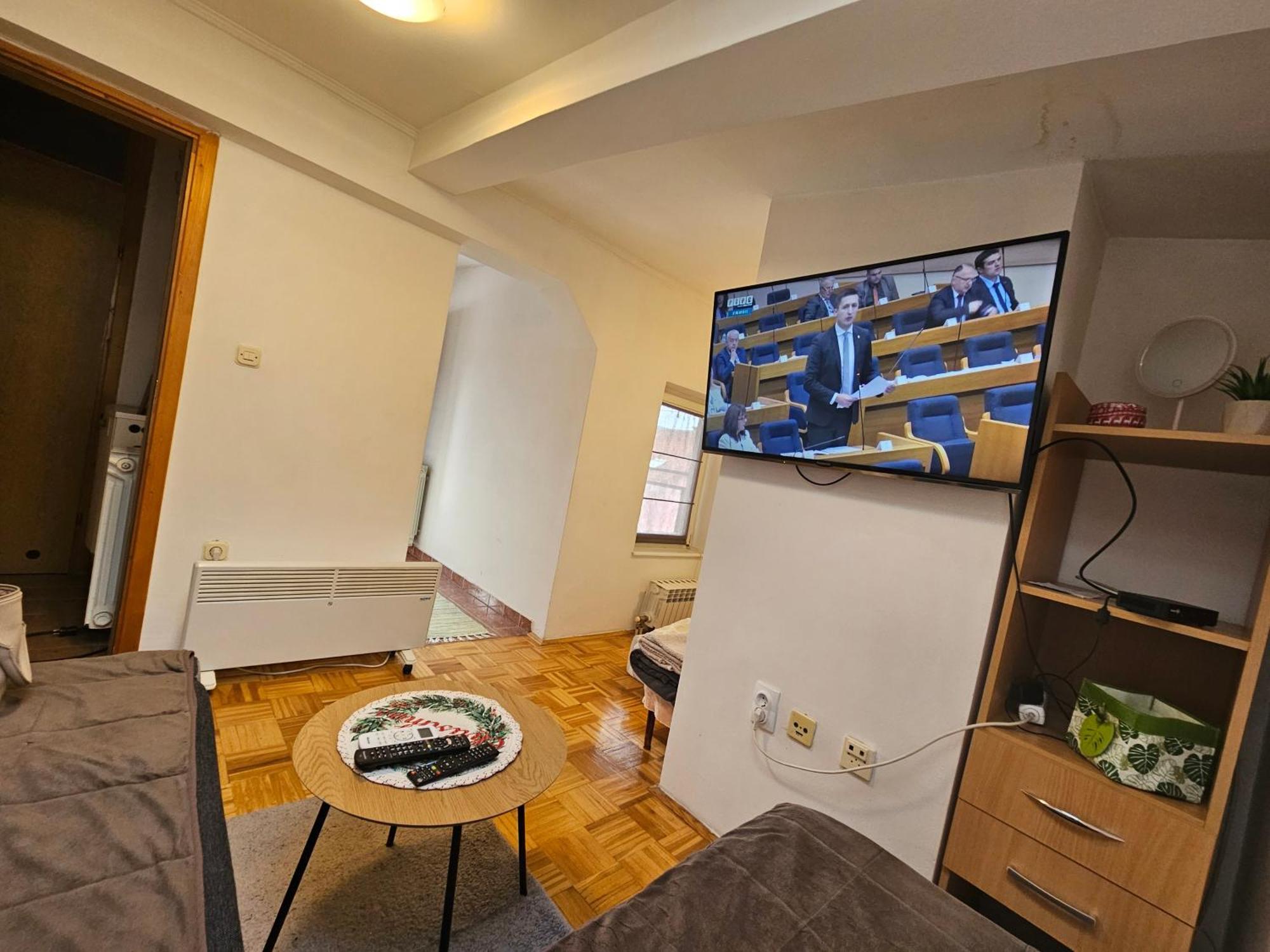 Apartman Ellye Lukavica Ngoại thất bức ảnh